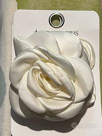 Fermacapelli Stradivarius rose bianche in tessuto