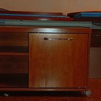 scrivania in legno, molto elegante