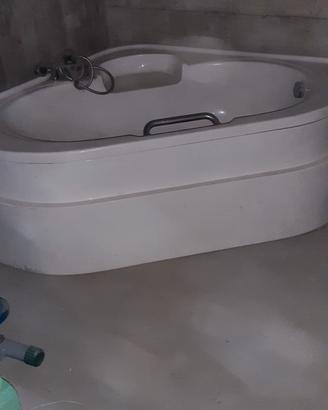 vasca ad angolo in vetroresina 