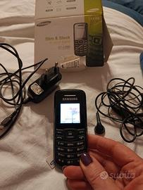 cellulare Samsung GT E 1080 con accessori