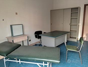 Studio medico - ambulatorio, arredo modernariato 