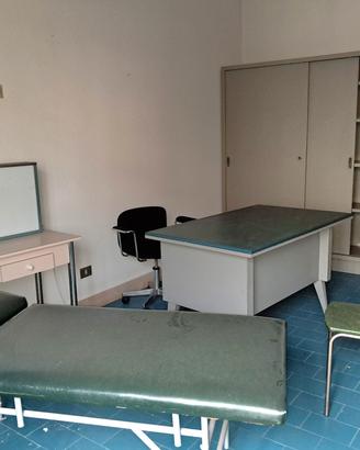 Studio medico - ambulatorio, arredo modernariato 