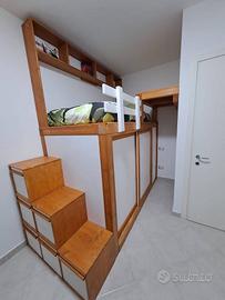 Cameretta a soppalco in legno d'abete