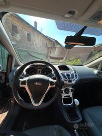 Ford fiesta 1.4 benzina gpl