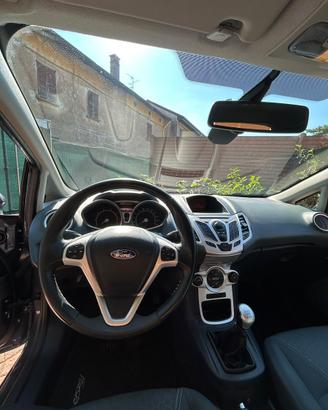 Ford fiesta 1.4 benzina gpl