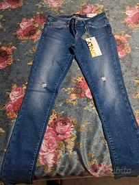 Jeans donna nuovi con cartellino 30/32