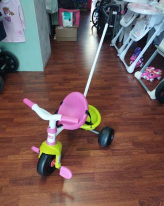 Triciclo con asta Smoby