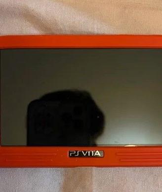 Sony PS Vita cover silicone caricabatteria e custo