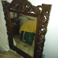 Specchio intarsiato artistico in noce 