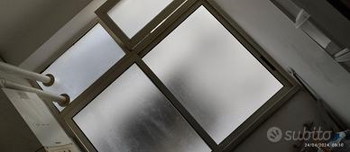 Finestra doppia scorrevole con finestrino a ribalt