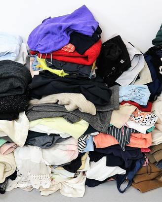 Lotto 200 capi abbigliamento donna xs s m 40 42 us