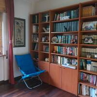 libreria  color noce , perfetta, con scrivania