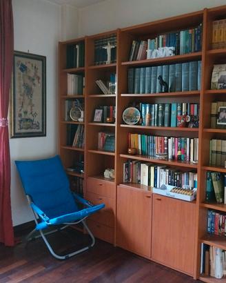 libreria  color noce , perfetta, con scrivania