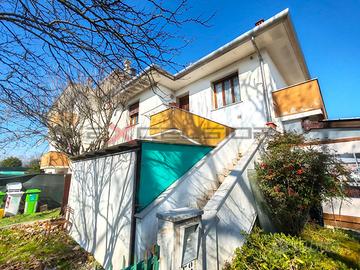 ADRIA - APPARTAMENTO AL PRIMO PIANO CON GIARDINO