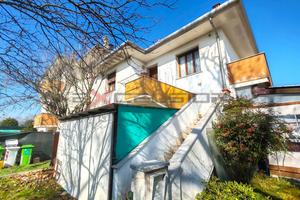 ADRIA - APPARTAMENTO AL PRIMO PIANO CON GIARDINO