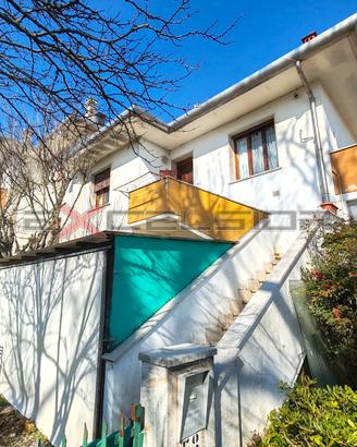 ADRIA - APPARTAMENTO AL PRIMO PIANO CON GIARDINO