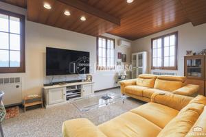 AMPIO CINQUE LOCALI SU PIù LIVELLI