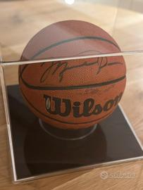 Pallone da basket autografato da Michael Jordan