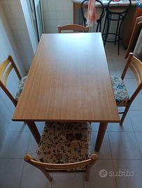 Tavolo da cucina con 4 sedie 