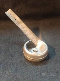 Metro antico in acciaio inox