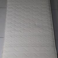 Materasso bianco nuovo