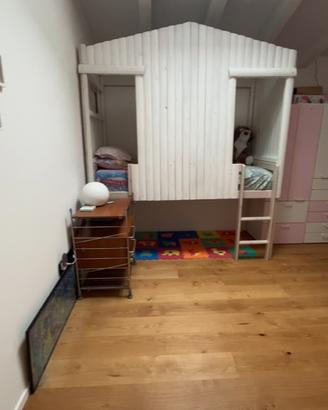 Letto a casetta artigianale per bambini