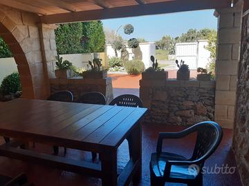 Villetta a Torre dell'Orso con giardino privato