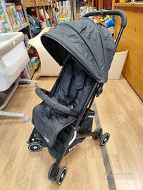Passeggino leggero con chiusura compatta Burigotto