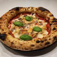 Pizzaiolo pizza napoletana calabrese serio veloce
