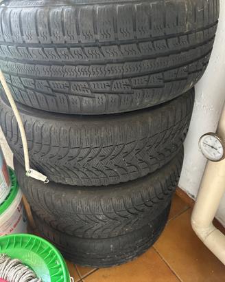 Gomme invernali 205/55/16 con cerchi in ferro BMW