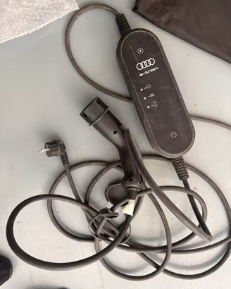 caricabatterie portatile originale Audi e-tron,