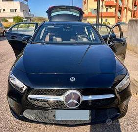 AUTO MERCEDES
