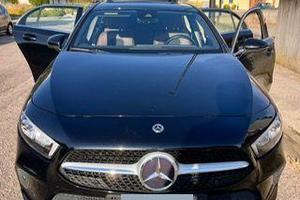 AUTO MERCEDES
