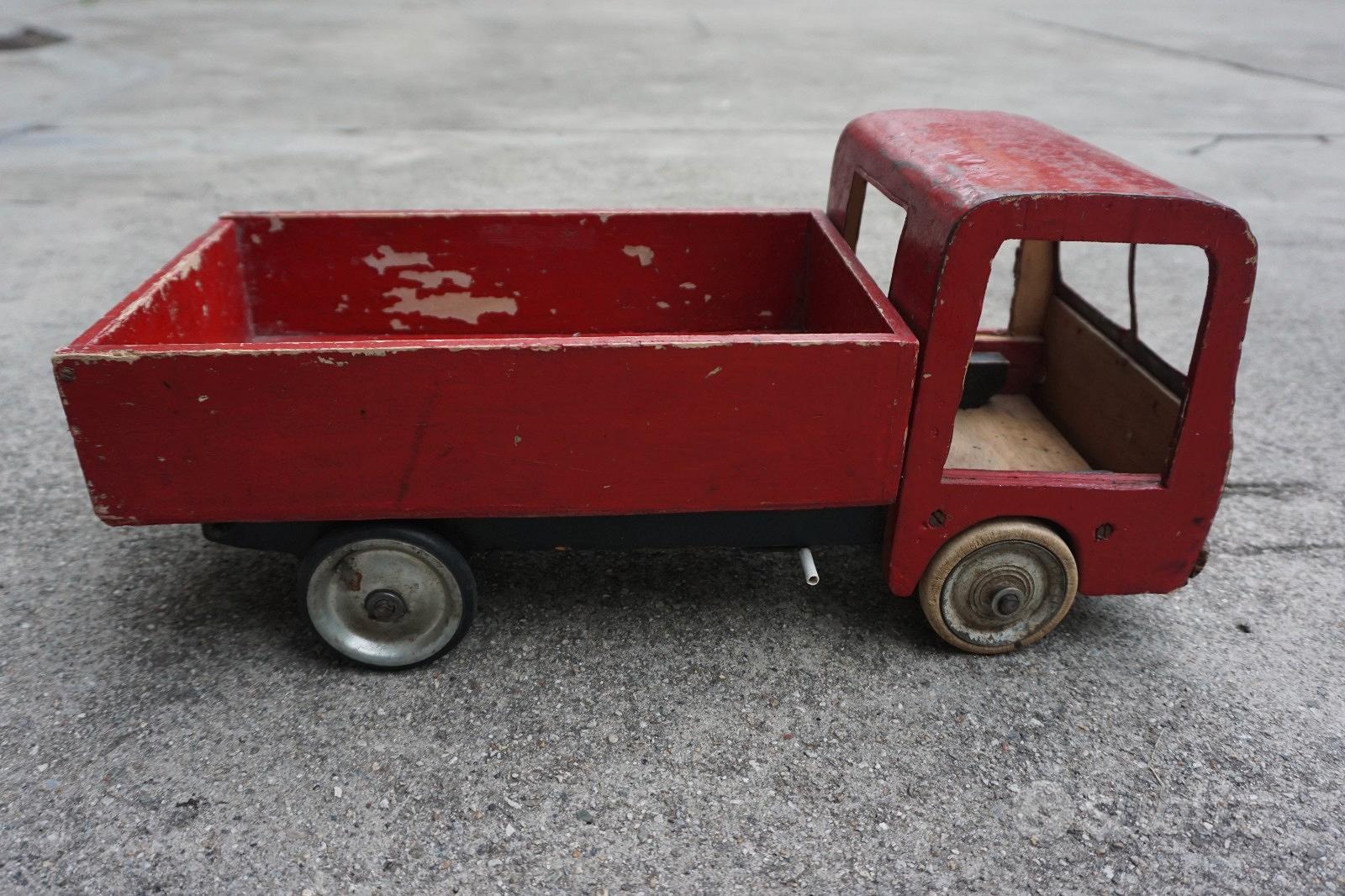 KuSONG Camion Rosse Vintage Natalizi con Mini Alberi di Natale Ornamenti Fattoria Artigianale Modello di camioncino in Natalizie Metallo Decorazioni da Tavolo per Le Vacanze(di Grandi Dimensioni