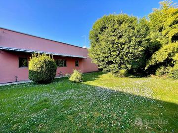 CAPANNONE DI 450 MQ E APPARTAMENTO DI 120 MQ: i...