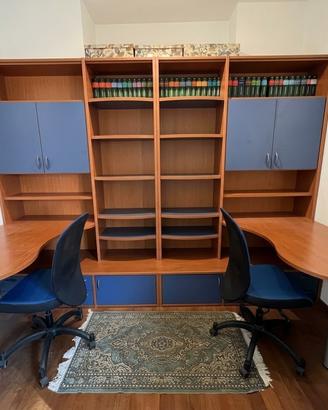 Doppia postazione studio: scrivania/libreria/sedie