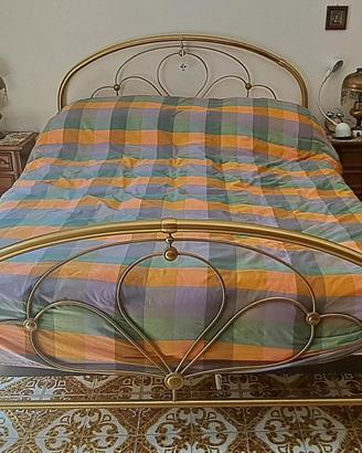 Letto matrimoniale ottone e due comodini
