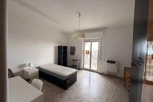 Stanza con balcone privato per studente/lavoratore