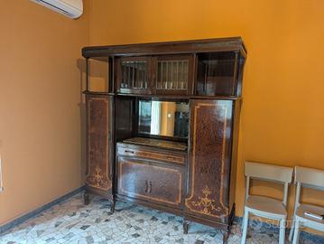 Credenza vintage con intarsi e piano in marmo