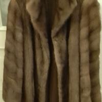 Pelliccia in visone, di tendenza e semi nuova 
