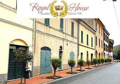 Appartamento di 410 m² con più di 5 locali e box a