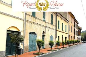 Appartamento di 410 m² con più di 5 locali e box a