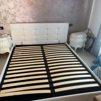 Letto matrimoniale in pelle bianca con con come n