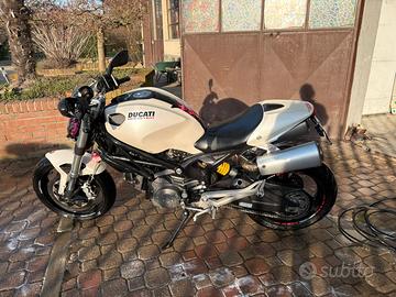 Monster 696
