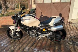 Monster 696