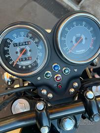 TRIUMPH BONNEVILLE T100