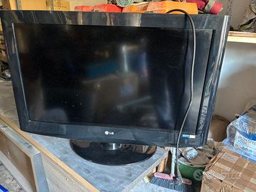 3 TV in buono stato e funzionanti