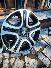 Tre Borchie auto per Dacia Sandero cerchio 16