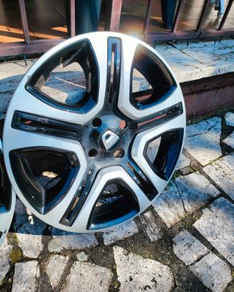Tre Borchie auto per Dacia Sandero cerchio 16