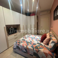 Camera : letto comodini e armadio